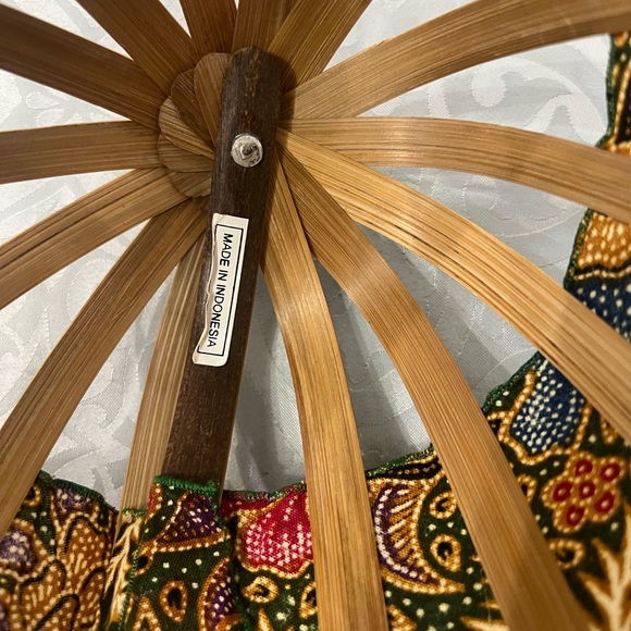 Incredible LEGEND vintage Folding Bamboo Fan Hat ,multicolored made in Indonesia - Picture 6 of 10